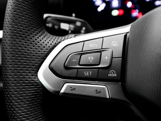 VW - T-Roc R-Line 1.5 eTSI DSG AHK Navi Kamera Matrix_9