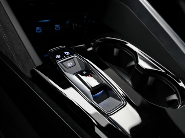 Audi - Q5 Sportback e-hybrid quattro AHK Pano HUD_16