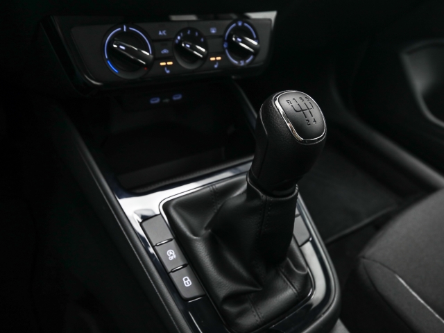 Skoda - Fabia Essence 1.0 MPI Sitzheizung Berganfahrassistent_12