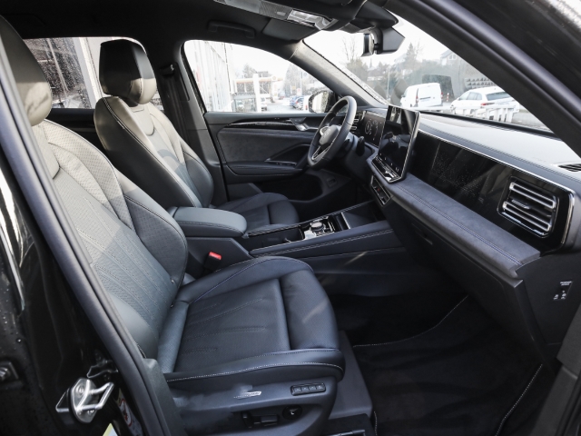 VW - Tiguan R-Line 1.5 eTSI DSG Navi Leder Anschlussgarantie_13