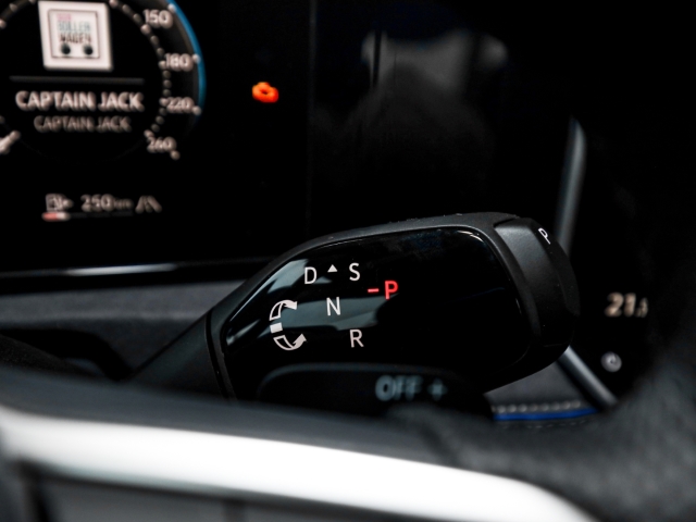 VW - Tiguan R-Line 2.0 TDI 4M DSG AHK Navi Pano IQ.Light_10