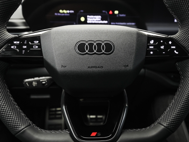 Audi - Q5 Sportback e-hybrid quattro AHK Pano HUD_10