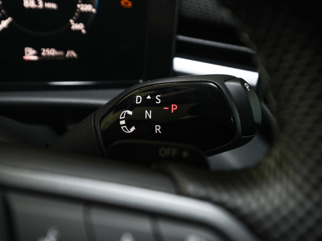 VW - T-Roc R-Line 1.5 eTSI DSG AHK Navi Kamera Matrix_11