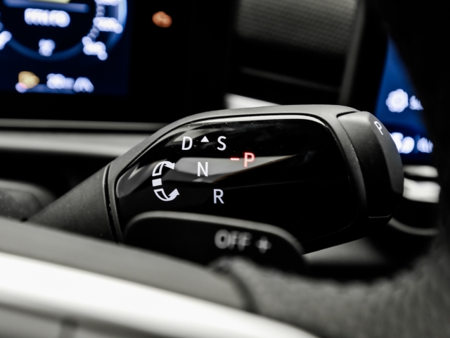 VW - T-Roc R-Line 1.5 eTSI DSG AHK Kamera Ganzjahresreifen_11