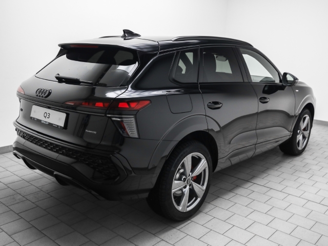 Audi - Q3 TFSI SUV quattro DigMatrix TechPro ACC_6