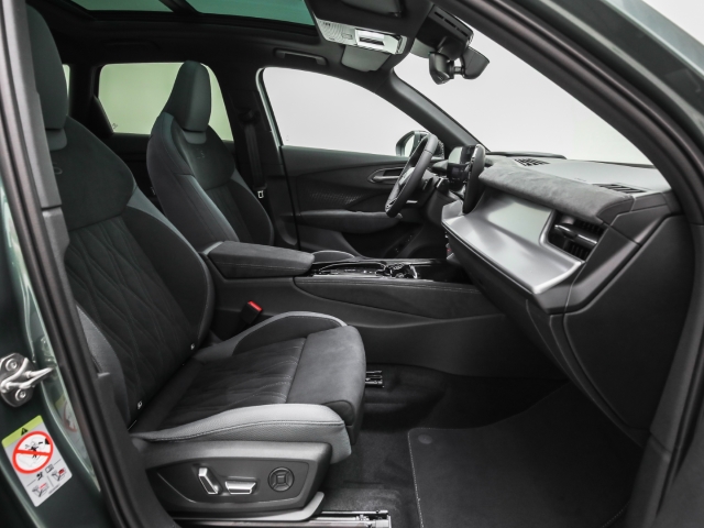 Audi - Q3 e-hybrid S line Pano DigMatrix TechPro_16