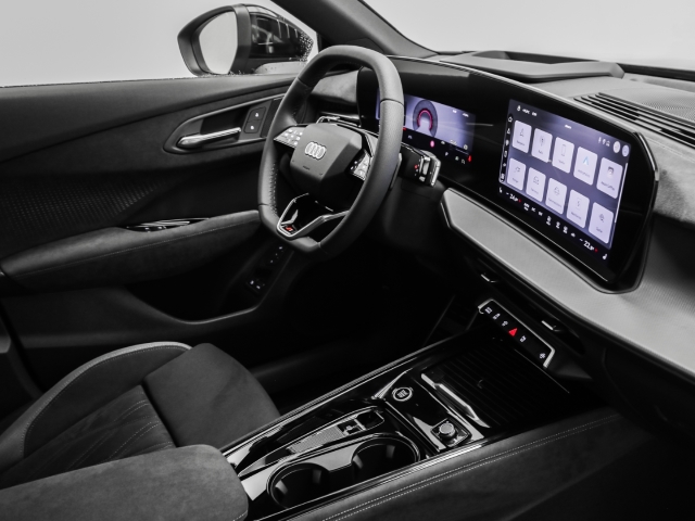Audi - Q3 e-hybrid S line Pano DigMatrix TechPro_15