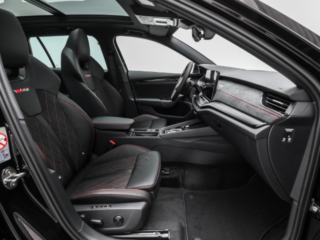 Skoda - Octavia Combi RS 2.0 TSI DSG AHK Navi Pano Winter_14