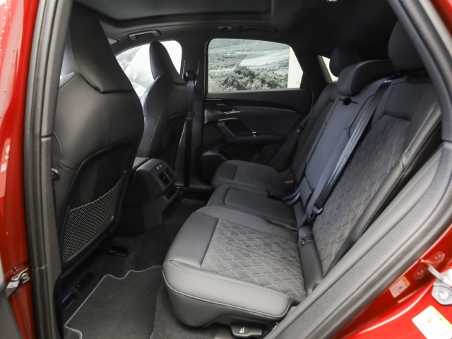 Audi - Q5 Sportback e-hybrid quattro AHK Pano HUD_18