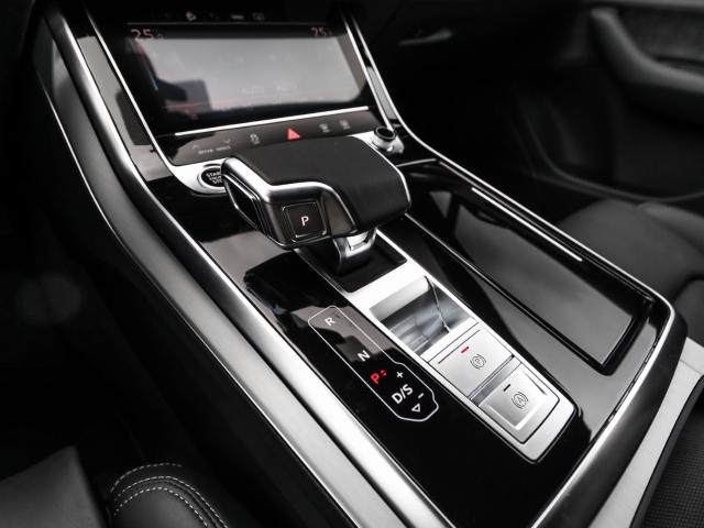 Audi - Q7 55 TFSIe quattro S line business Laser ACC Navi Leder_16