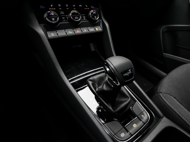 Skoda - Karoq Balance 1.5 TSI AHK Navi Kamera Anschlussgarantie_12