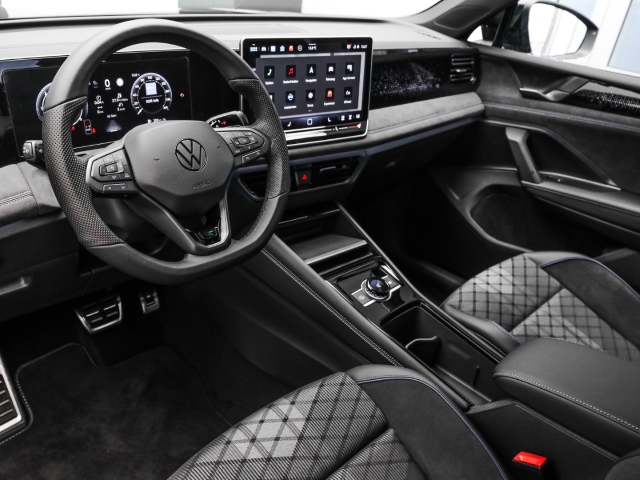 VW - Tiguan R-Line 2.0 TDI 4M DSG AHK Navi Kamera IQ.Light_8