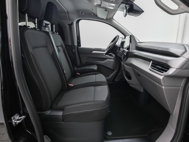 VW - T7 Caravelle 2.0 TDI Life LR AHK Navi Ganzjahresreifen_12