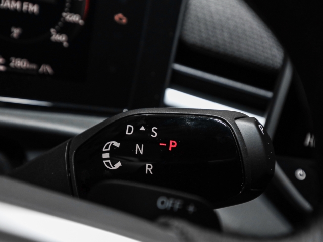 VW - T-Roc 1.5 eTSI DSG R-Line AHK Kamera Ganzjahresreifen_11