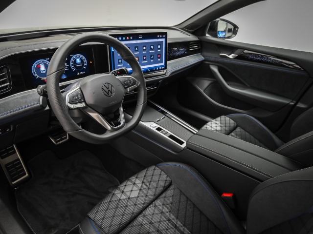 VW - Passat R-Line 2.0 TDI DSG AHK Navi HuD IQ.Drive_8