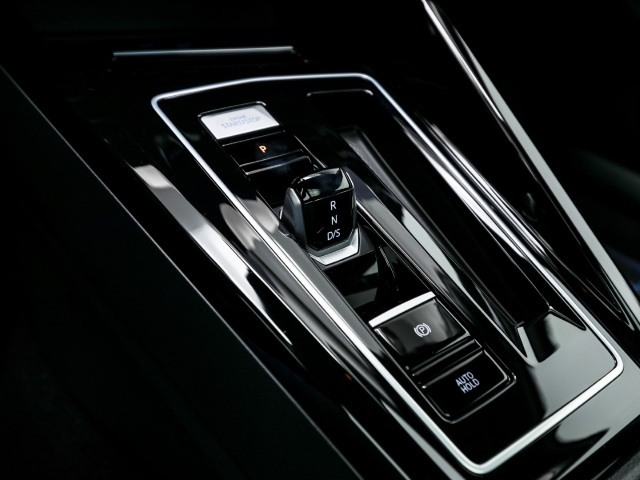 VW - Golf R BLACK EDITION 2.0 TSI 4M DSG Pano Navi Winter_12 VW - Golf R BLACK EDITION 2.0 TSI 4M DSG Pano Navi Winter_12