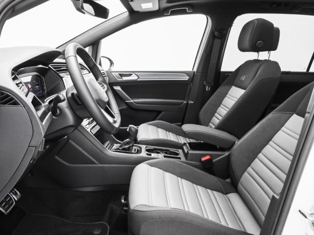 VW - Touran Highline 1.5 TSI DSG 7-Sitzer Navi Kamera_6