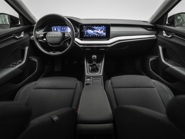 Skoda - Octavia Combi 2.0 TDI Essence AHK LED_7