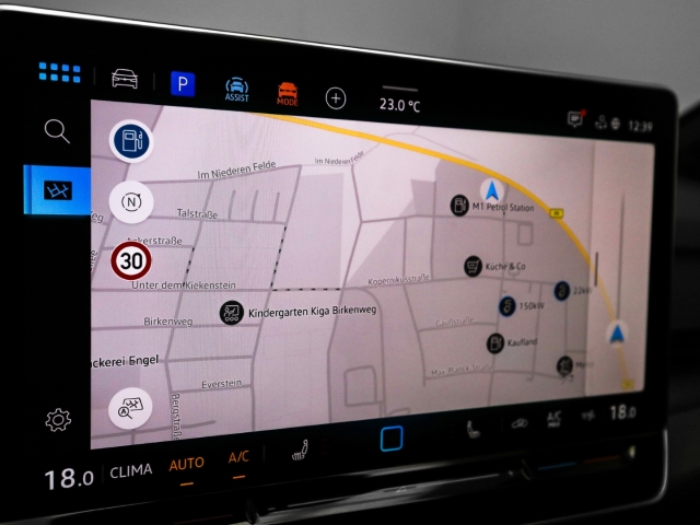 VW - Golf Variant R-Line 1.5 eTSI DSG AHK Navi Kamera_9