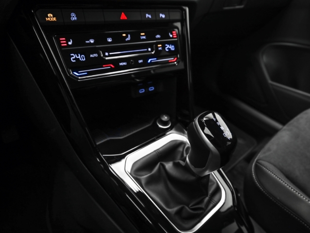 VW - T-Roc Style 2.0 TDI DSG AHK Navi Kamera IQ.Drive_12