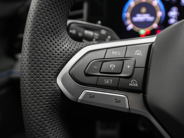 VW - Passat R-Line 2.0 TDI DSG AHK Navi HuD IQ.Drive_10