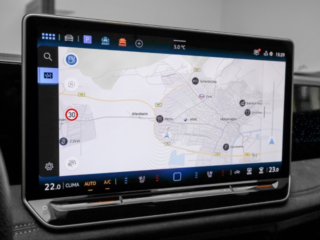 VW - Tiguan R-Line 2.0 TDI 4M DSG AHK Navi Pano Matrix_11