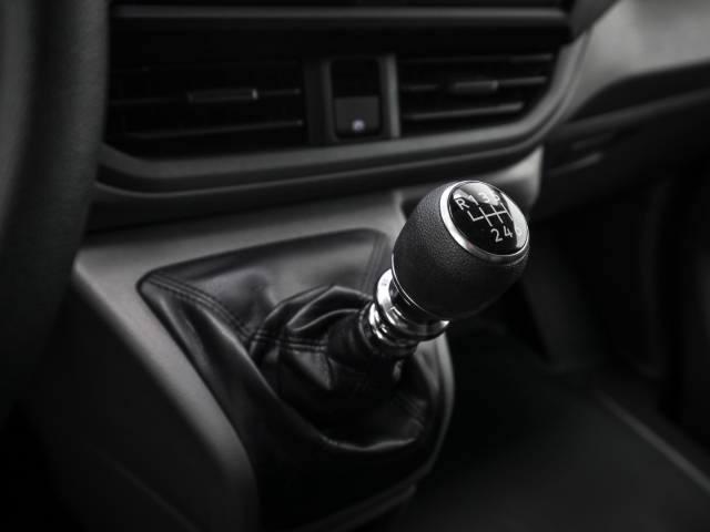 VW - T7 Transporter Kasten 2.0 TDI KR AHK Ganzjahresreifen_10