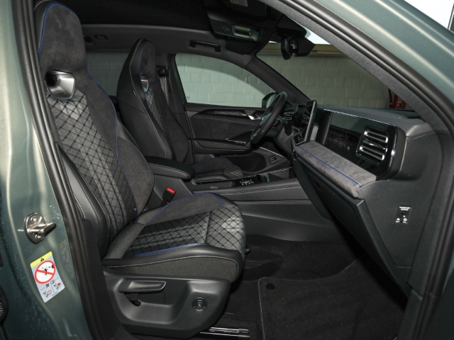 VW - Tiguan R-Line 2.0 TDI 4M DSG AHK Navi Pano IQ.Light_11