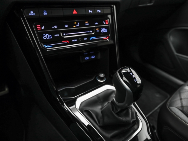 VW - T-Roc R-Line 1.5 TSI DSG Ganzjahresreifen_12