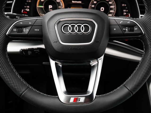 Audi - Q7 55 TFSIe quattro S line business Laser ACC Navi Leder_10