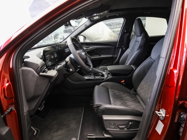 Audi - Q5 Sportback e-hybrid quattro AHK Pano HUD_7