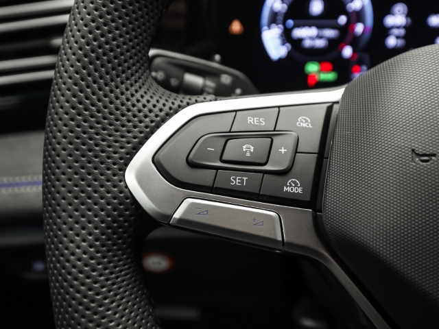 VW - Tiguan R-Line 1.5 eTSI DSG Navi Leder Anschlussgarantie_10