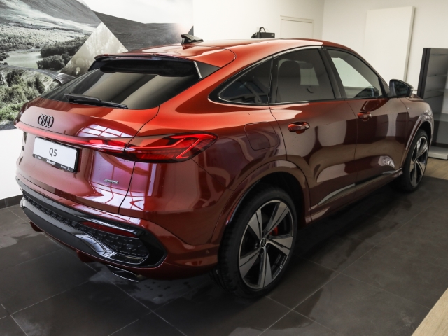 Audi - Q5 Sportback e-hybrid quattro AHK Pano HUD_6