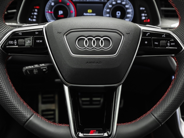 Audi - A6 Avant S line Competition 50 TDI AHK B&O HUD_10