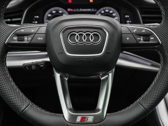 Audi - Q7 55 TFSIe S line business AHK B&O Pano HUD_11