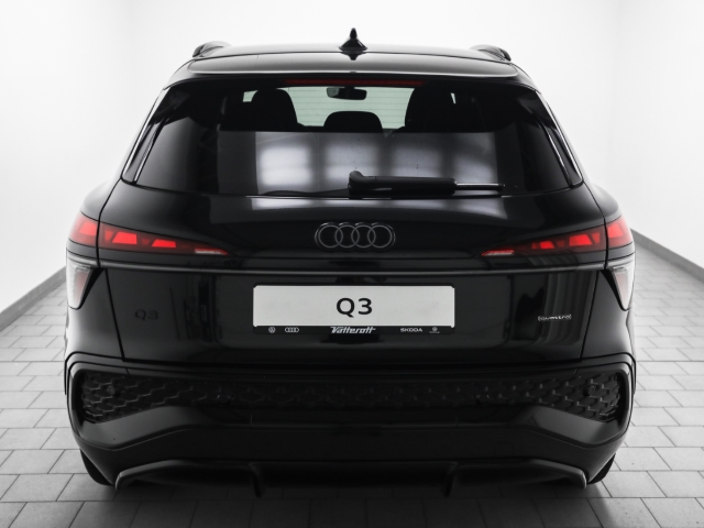 Audi - Q3 TFSI SUV quattro DigMatrix TechPro ACC_5
