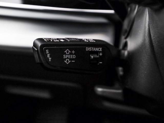 Audi - Q7 55 TFSIe quattro S line business Laser ACC Navi Leder_11