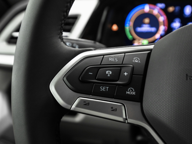 VW - T7 Multivan Edition 1.5 eHybrid DSG 4M AHK Navi 7-Sitzer_10