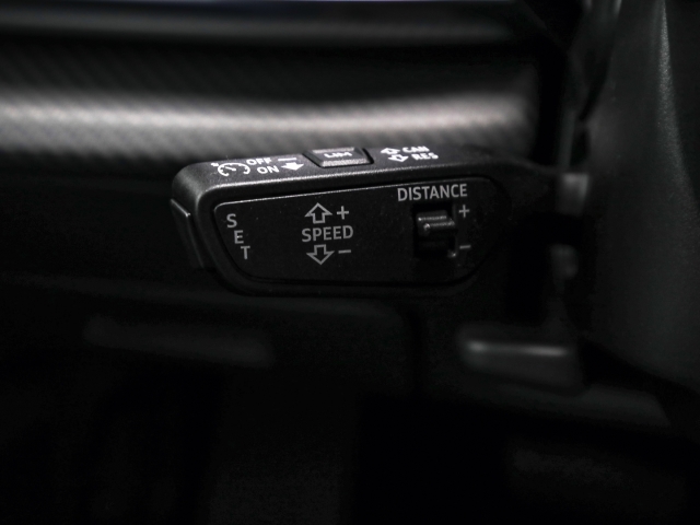Audi - Q7 60 TFSIe S line business AHK Pano Laser B&O_12