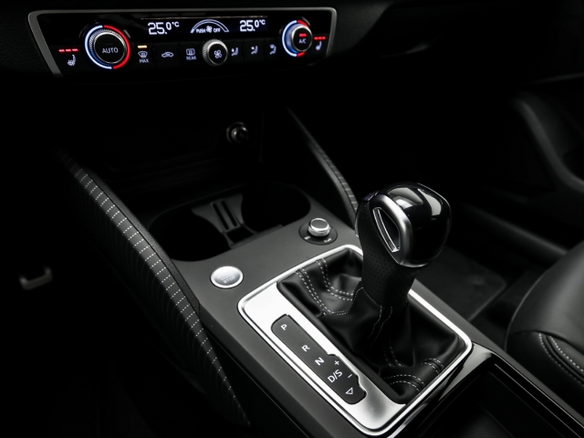Audi - Q2 35 TFSI S line competition Matrix AHK_15