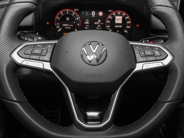 VW - T-Roc 1.5 eTSI DSG R-Line AHK Kamera Ganzjahresreifen_8