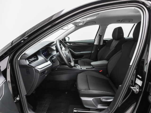 Skoda - Octavia Combi 2.0 TDI Essence AHK LED_6