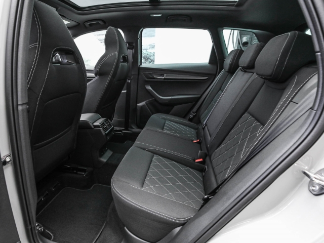 Skoda - Karoq Sportline 1.5 TSI DSG AHK Navi Pano Kamera_14