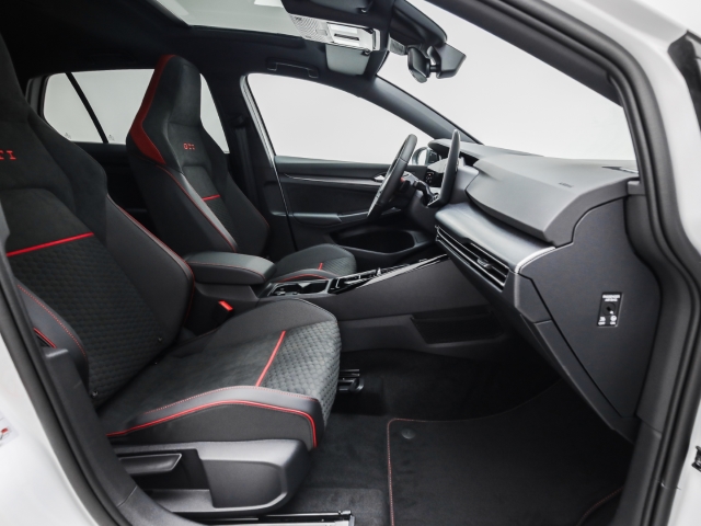 VW - Golf Clubsport 2.0 TSI DSG Navi Pano Akrapovic Winter_13 VW - Golf Clubsport 2.0 TSI DSG Navi Pano Akrapovic Winter_13