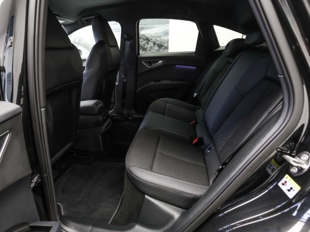 Audi - Q4 e-tron Sportback 45 S line AHK HUD Navi Matrix_19