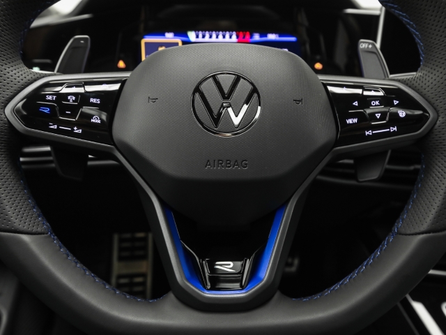 VW - Golf R BLACK EDITION 2.0 TSI 4M DSG Pano Navi Winter_9 VW - Golf R BLACK EDITION 2.0 TSI 4M DSG Pano Navi Winter_9