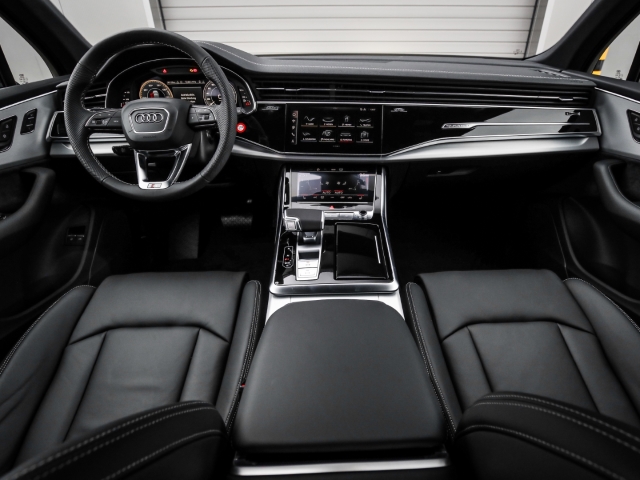 Audi - Q7 55 TFSIe quattro S line business Laser ACC Navi Leder_8