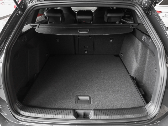 VW - Golf Variant R-Line 1.5 eTSI DSG AHK Navi Kamera_14