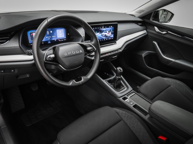 Skoda - Octavia Combi 2.0 TDI Essence AHK LED_8