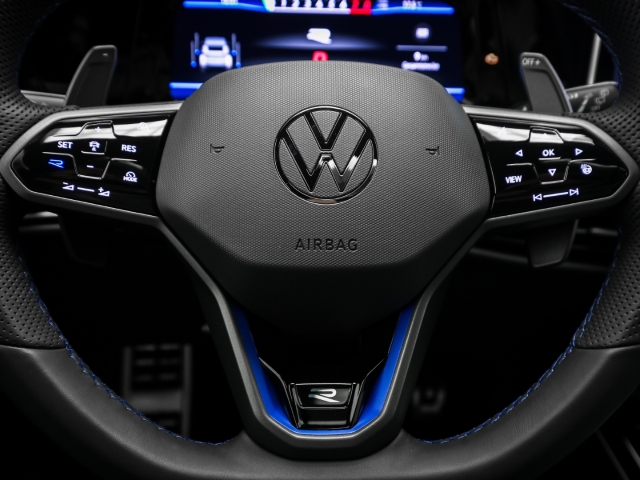 VW - Golf R BLACK EDITION 2.0 TSI 4M DSG Pano Navi Akrapovic_9